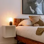 Casiola - Modern 3-bedroom With Family-friendly Touches Lejlighed