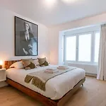 Casiola - Modern 3-bedroom With Family-friendly Touches Apartment *