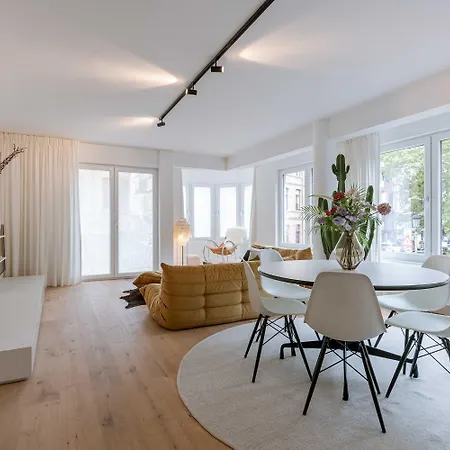 Casiola - Modern 3-bedroom With Family-friendly Touches *