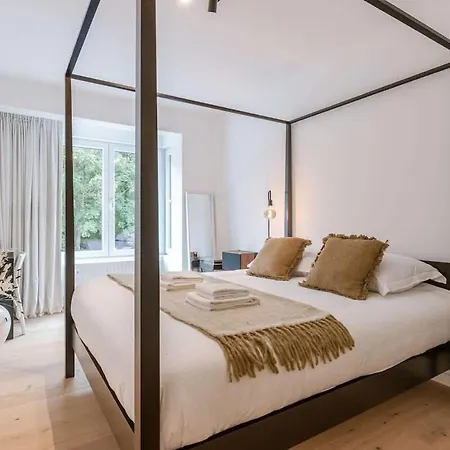 Apartment Casiola - Modern 3-bedroom With Family-friendly Touches *