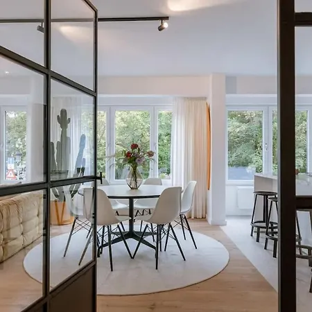 Casiola - Modern 3-bedroom With Family-friendly Touches Apartment