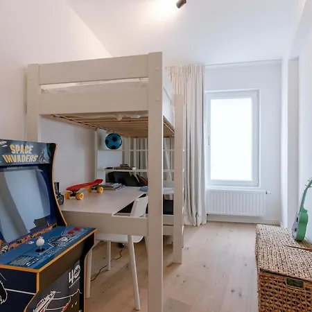 Apartment Casiola - Modern 3-bedroom With Family-friendly Touches *