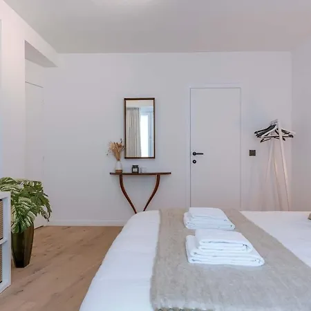 Apartment Casiola - Modern 3-bedroom With Family-friendly Touches Ostende