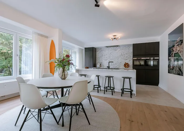 Apartment Casiola - Modern 3-bedroom With Family-friendly Touches