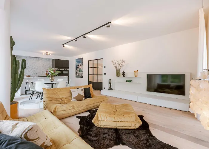 Casiola - Modern 3-bedroom With Family-friendly Touches *