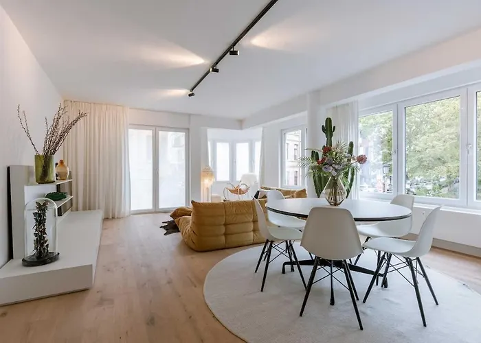 Casiola - Modern 3-bedroom With Family-friendly Touches *