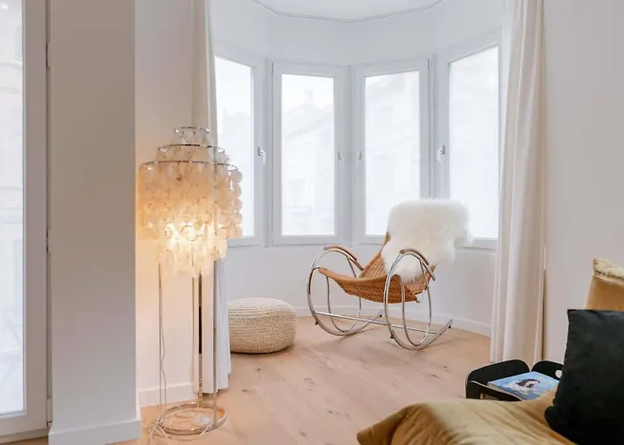 Casiola - Modern 3-bedroom With Family-friendly Touches *