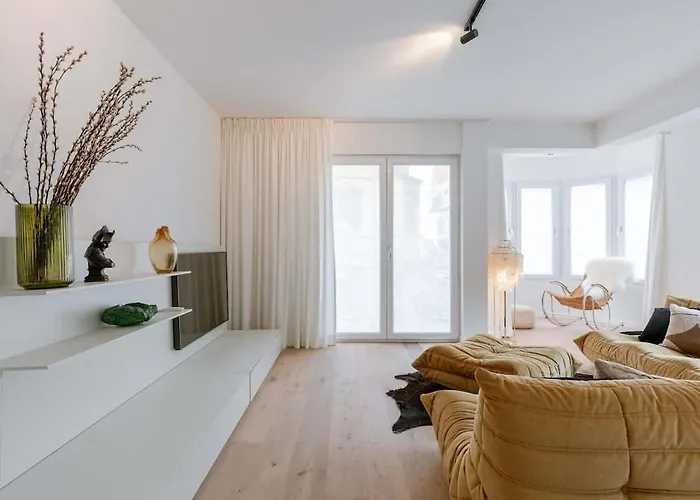 Apartment Casiola - Modern 3-bedroom With Family-friendly Touches *