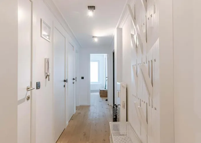 Casiola - Modern 3-bedroom With Family-friendly Touches *