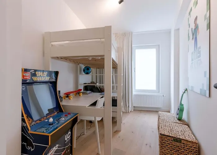 Apartment Casiola - Modern 3-bedroom With Family-friendly Touches *