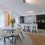 Apartamento Casiola - Modern 3-bedroom With Family-friendly Touches