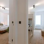Apartamento Casiola - Modern 3-bedroom With Family-friendly Touches