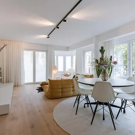 Casiola - Modern 3-bedroom With Family-friendly Touches *