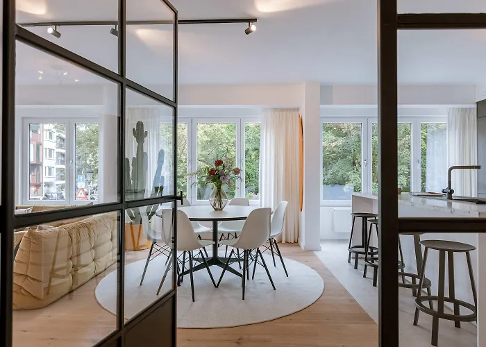 Apartment Casiola - Modern 3-bedroom With Family-friendly Touches