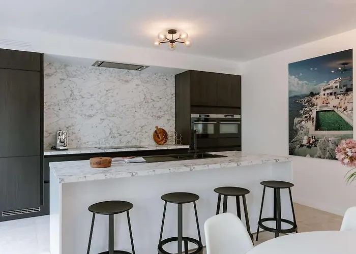 Casiola - Modern 3-bedroom With Family-friendly Touches