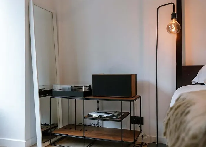 Casiola - Modern 3-bedroom With Family-friendly Touches Apartment *