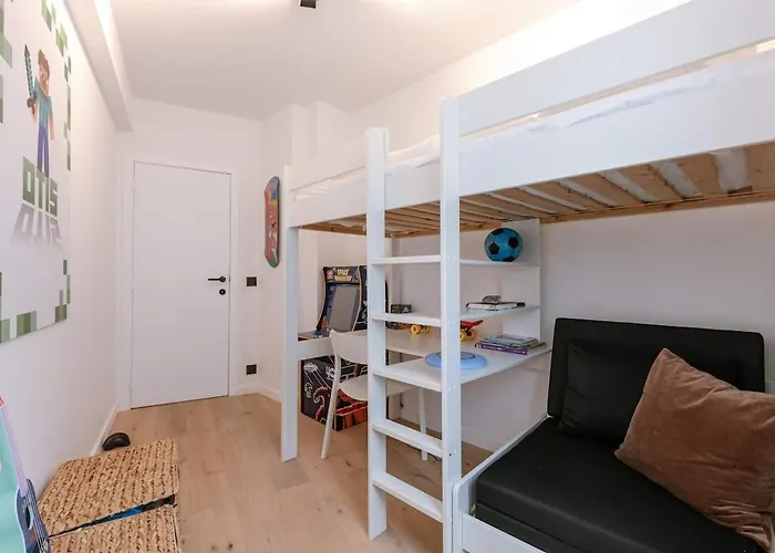 Casiola - Modern 3-bedroom With Family-friendly Touches Apartment