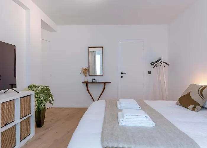 Apartment Casiola - Modern 3-bedroom With Family-friendly Touches Ostende