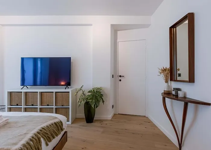 Casiola - Modern 3-bedroom With Family-friendly Touches Apartment *