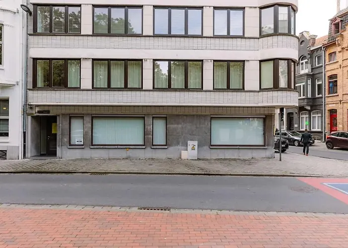 Casiola - Modern 3-bedroom With Family-friendly Touches Apartment *